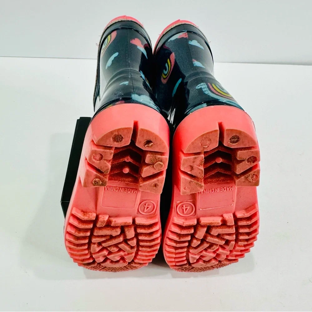๐ฉท CARTERโS SIZE 4M RAINBOOTS GREAT CONDITION RAINBOW ๐ CLOUDS DESIGN NAVY BLUE - Picture 10 of 11